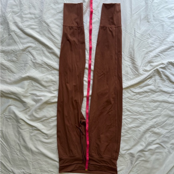 Vuori Pants - Vuori Daily Jogger Pants Mauve Medium – Worn a Couple Times